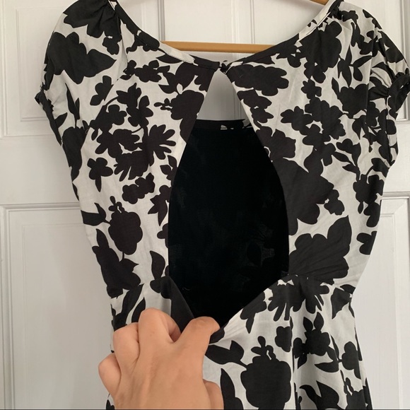 Pockets!Modcloth Black&white openback floral dress - Picture 7 of 8